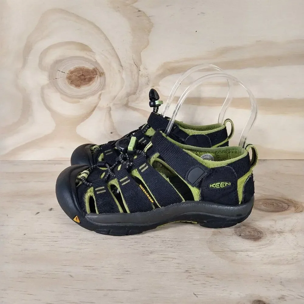 Keen - Newport H2 - Sandals Clogs - Black/Green -Kids Little Unisex - 1 -1009965